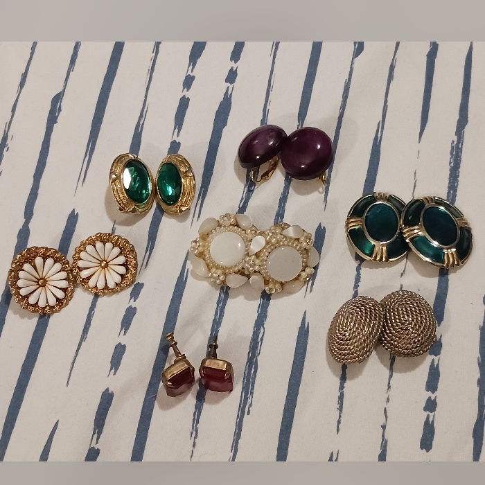 Beautiful Vintage Clip-On Earrings 5prs 26$